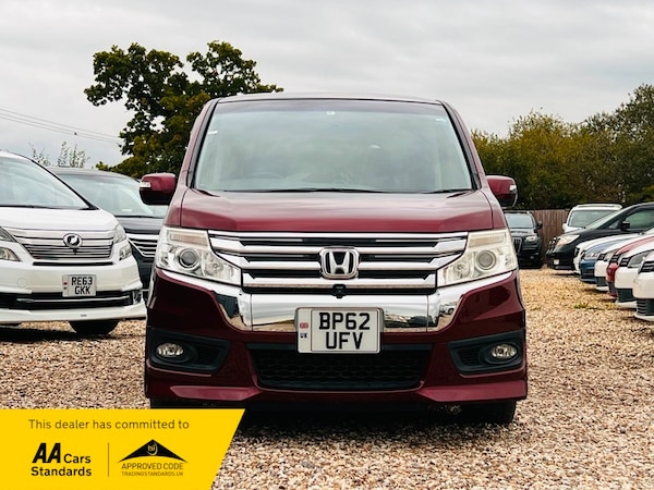 Used Honda Stepwagon 2012 for sale - 75243195: Photo 2