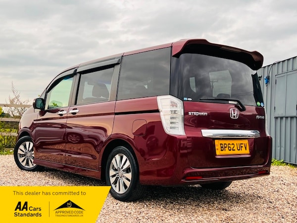 Used Honda Stepwagon 2012 for sale - 75243195: Photo 6