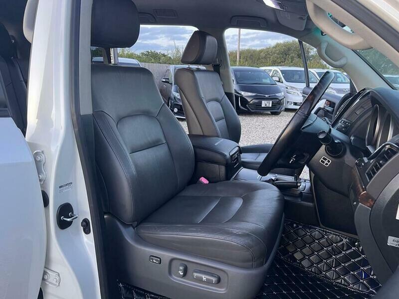 Used Toyota Landcruiser 2010 for sale - 76093103: Photo 16