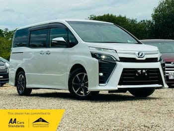 Used Toyota Voxy 2020 for sale - 79845002: Photo