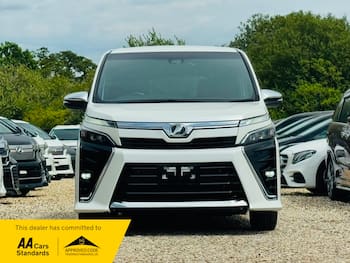 Used Toyota Voxy 2020 for sale - 79845002: Photo
