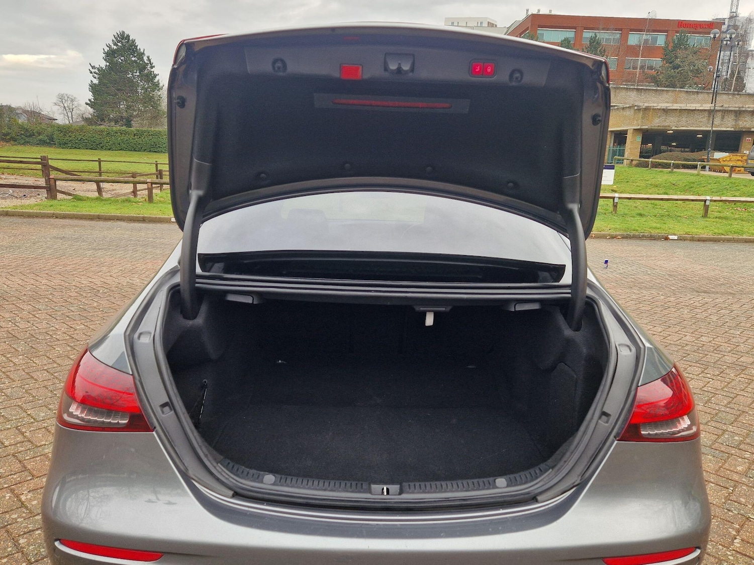 Used Mercedes-Benz E Class for sale - 77242324: Photo 18