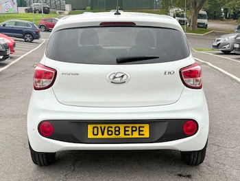 Used Hyundai i10 2018 for sale - 76292242: Photo