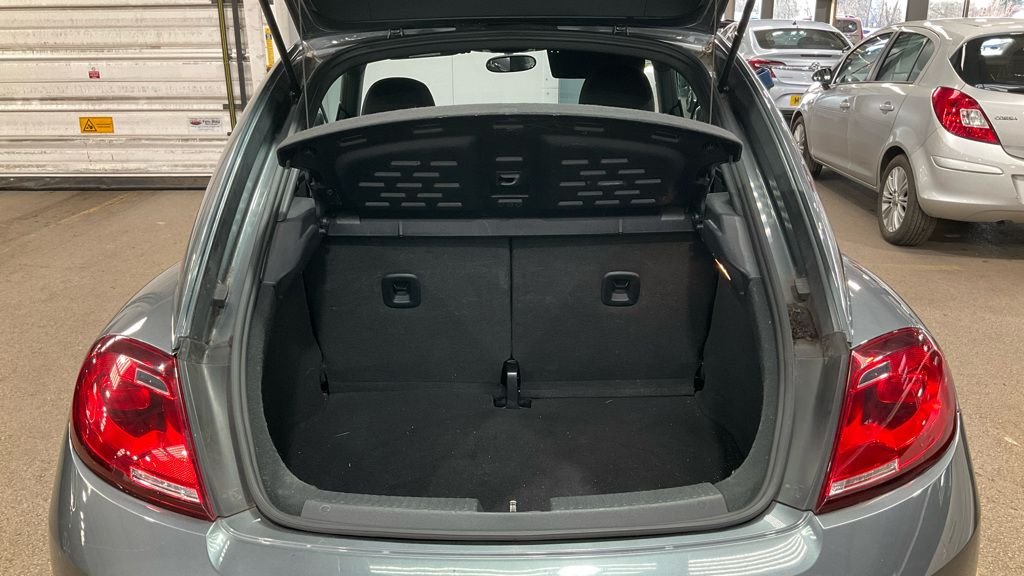 Used Volkswagen Beetle 2018 for sale - 77810044: Photo 14