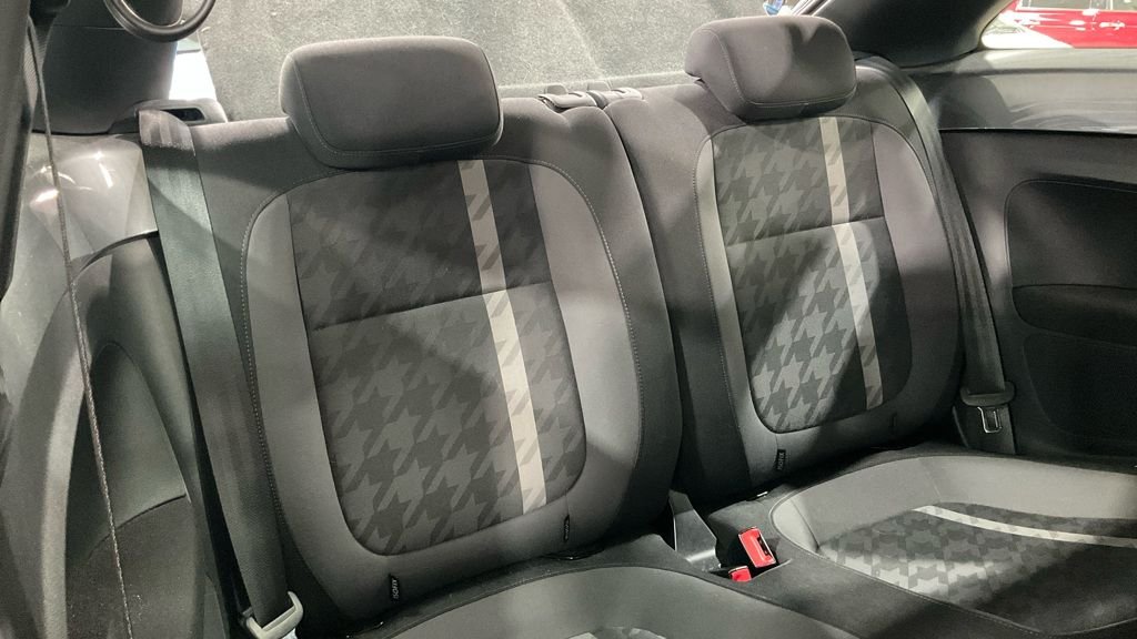 Used Volkswagen Beetle 2018 for sale - 77810044: Photo 15