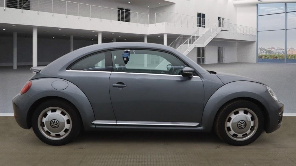 Used Volkswagen Beetle 2018 for sale - 77810044: Photo 8