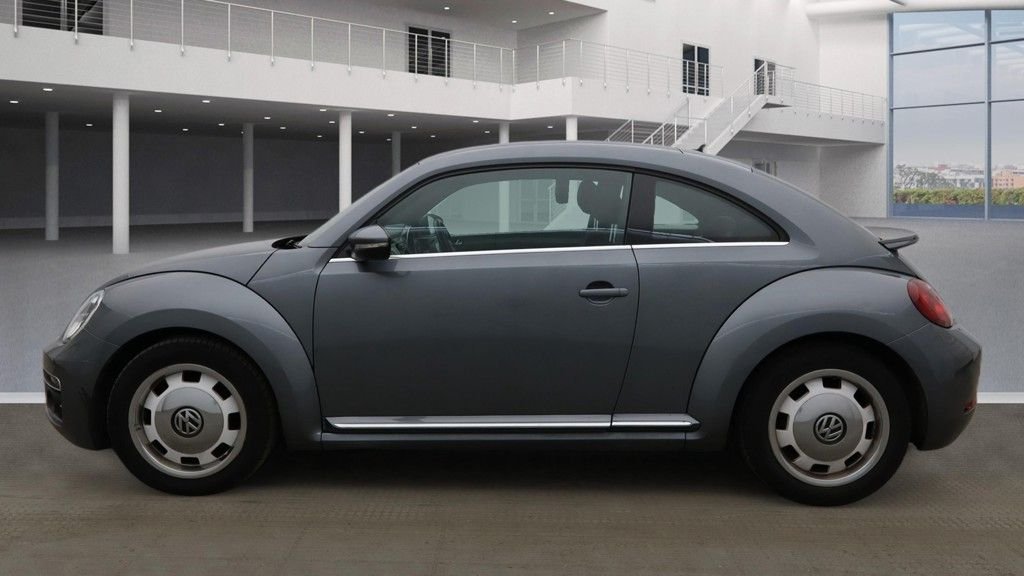 Used Volkswagen Beetle 2018 for sale - 77810044: Photo 9