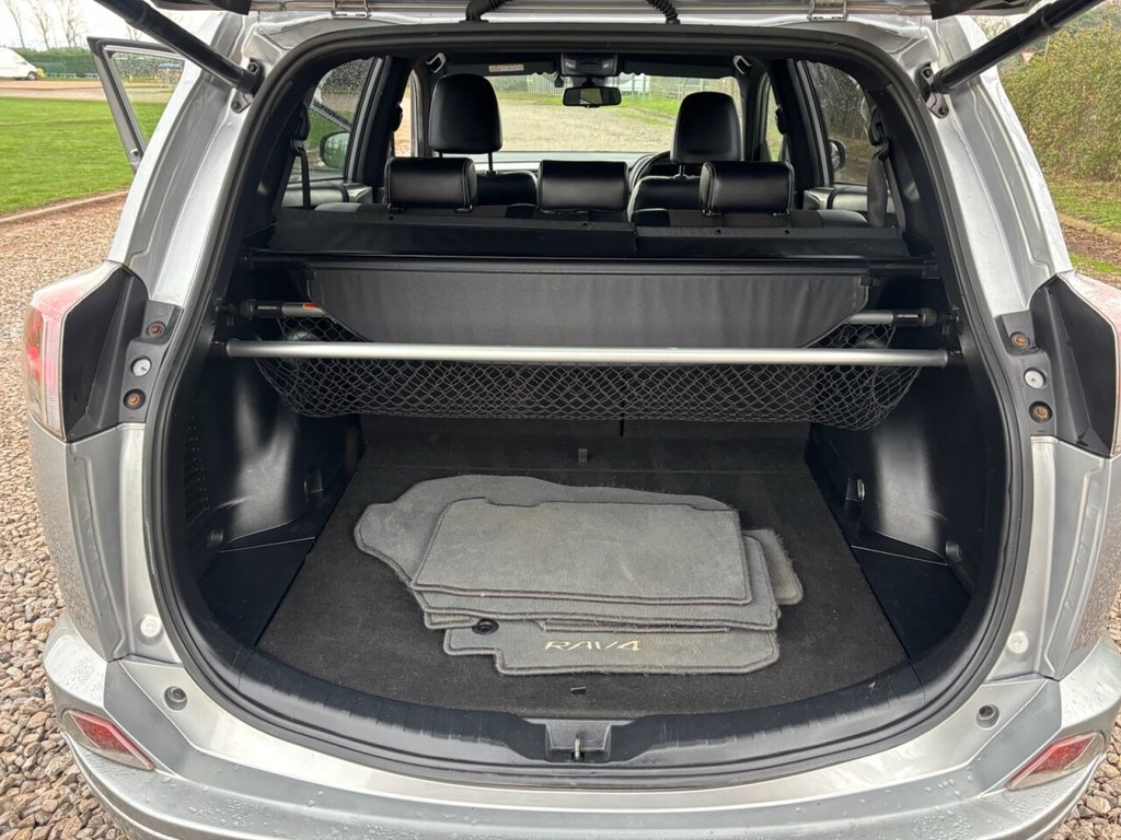 Used Toyota RAV4 2017 for sale - 77089434: Photo 32