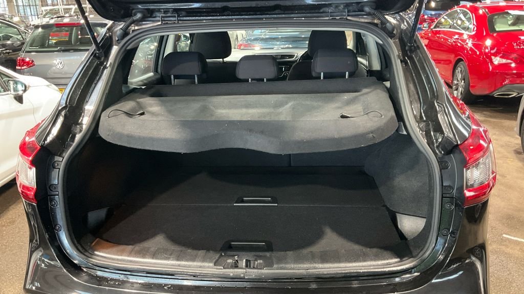 Used Nissan Qashqai 2018 for sale - 77263460: Photo 13