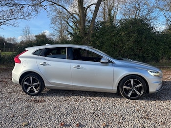 Used Volvo V40 2017 for sale - 76783655: Photo