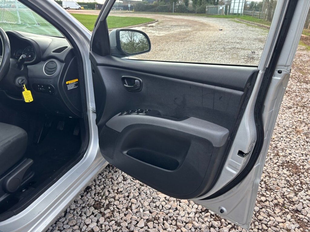 Used Hyundai i10 2012 for sale - 77642877: Photo 22