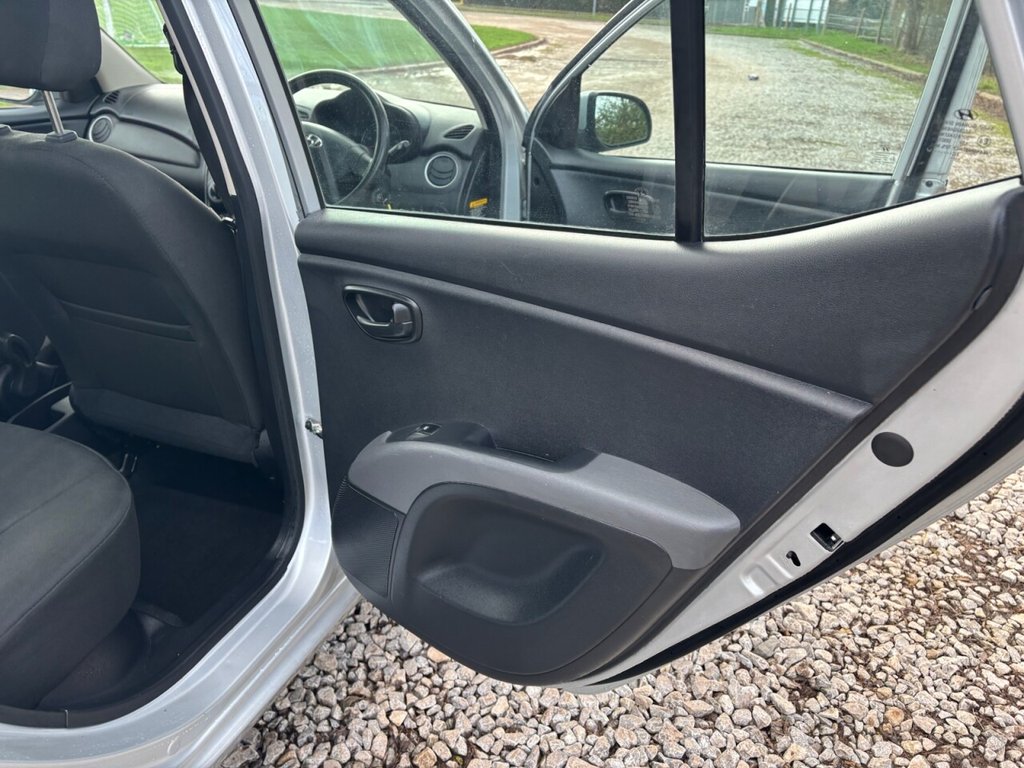 Used Hyundai i10 2012 for sale - 77642877: Photo 27