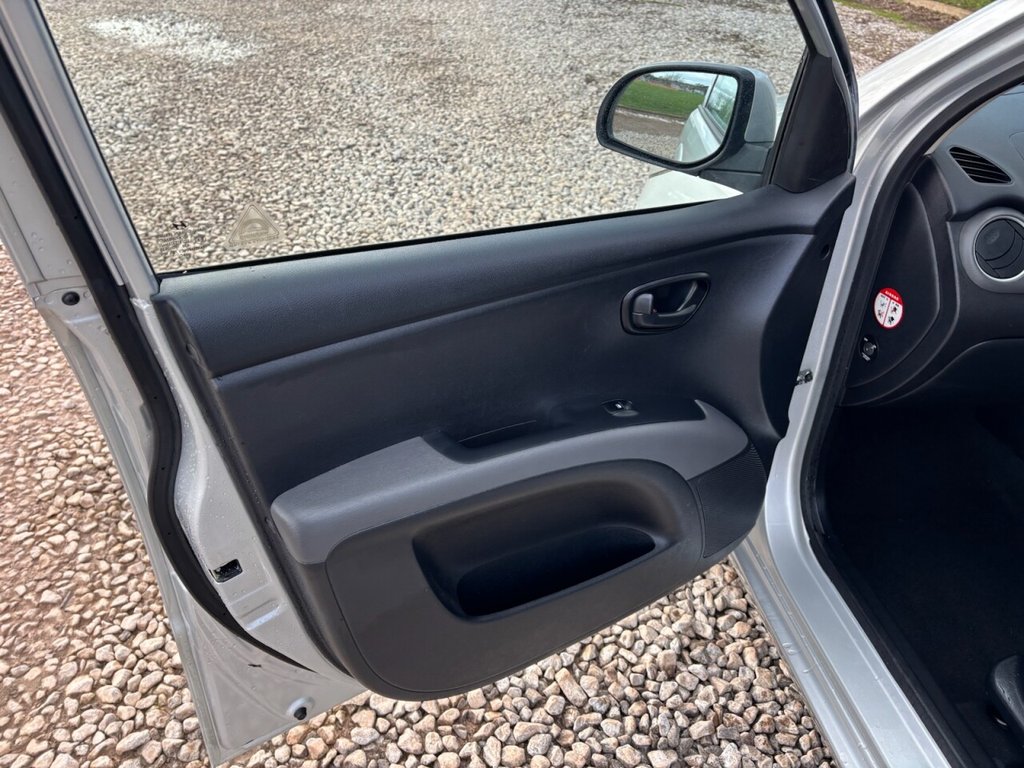 Used Hyundai i10 2012 for sale - 77642877: Photo 31