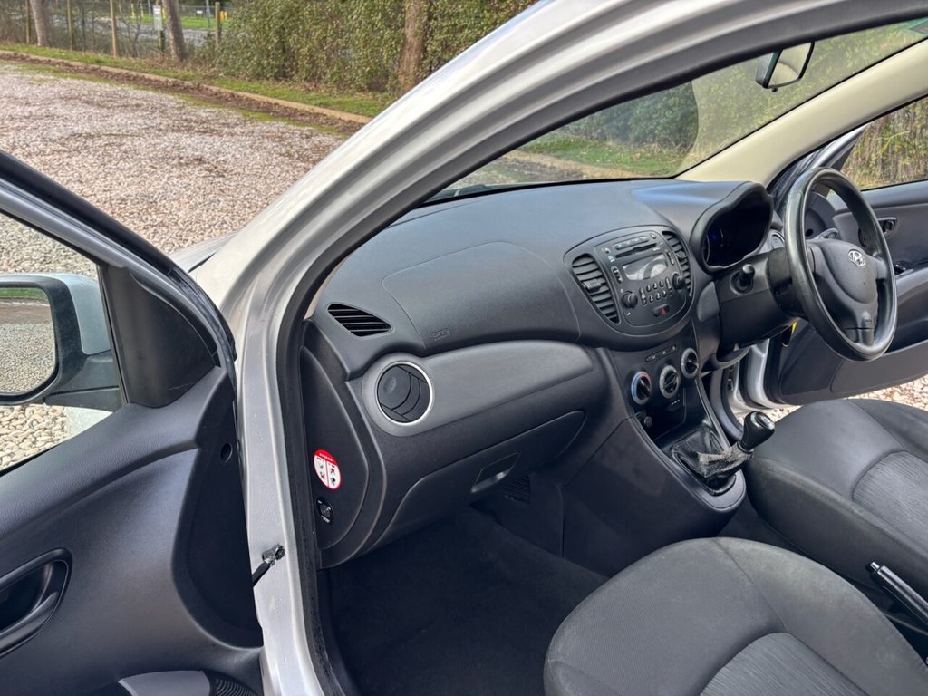 Used Hyundai i10 2012 for sale - 77642877: Photo 33