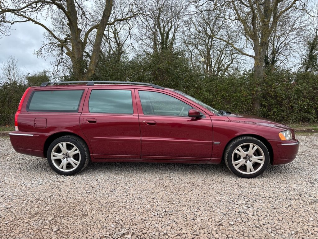 Used Volvo V70 2005 for sale - 77703560: Photo 2