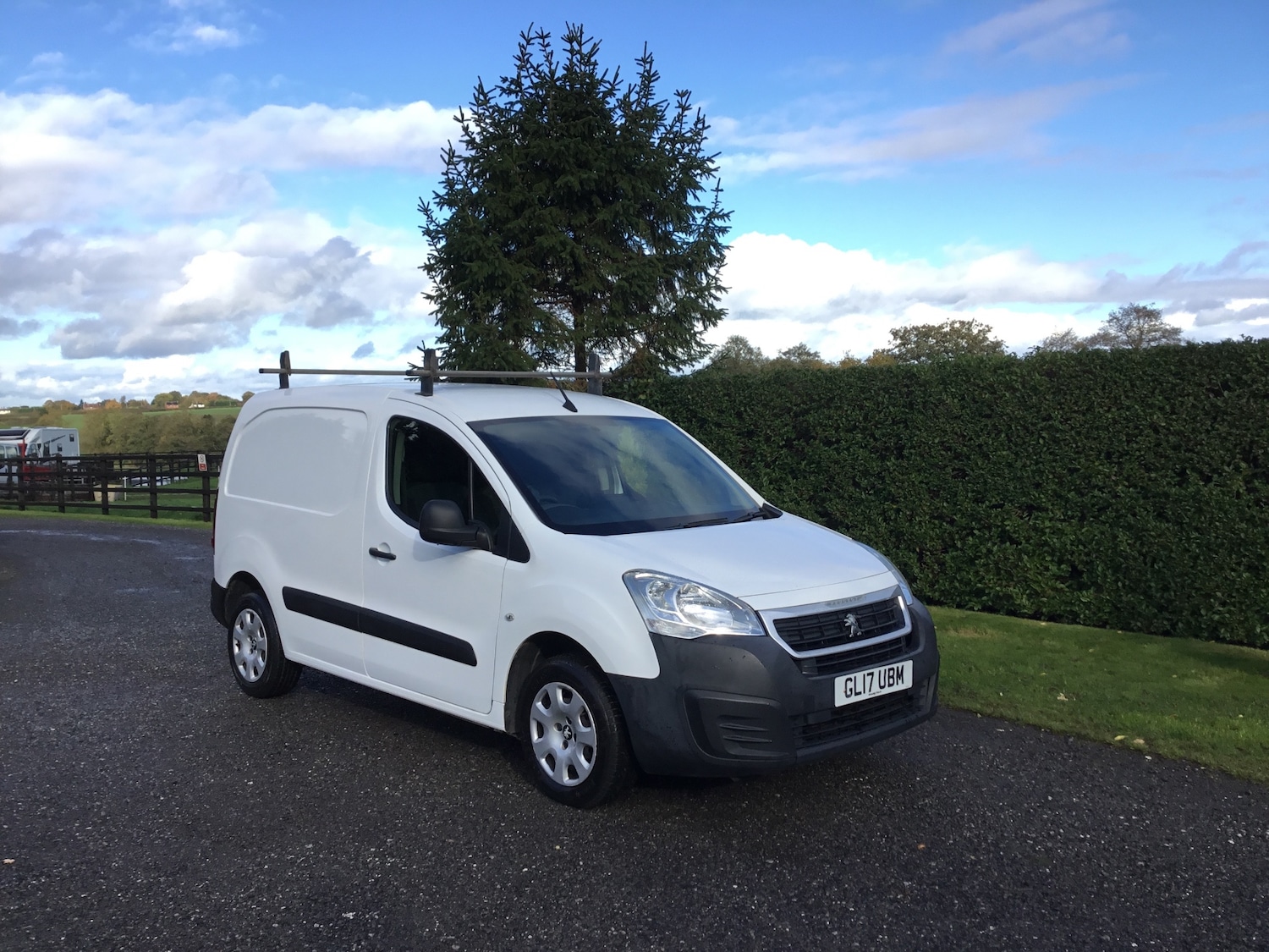 Used Peugeot Partner 2017 for sale - 76436504: Photo 2