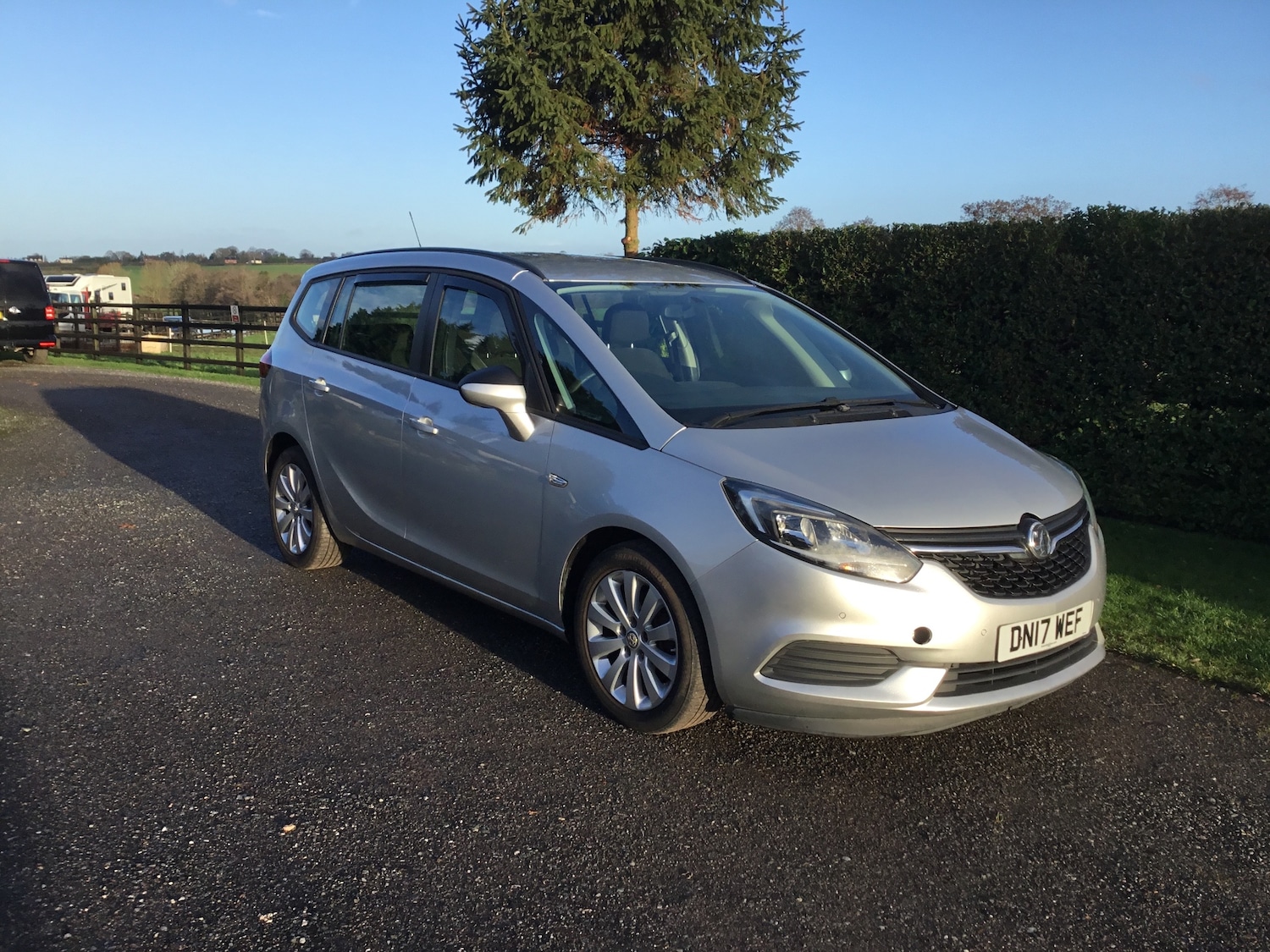 Used Vauxhall Zafira 2017 for sale - 77001251: Photo 2