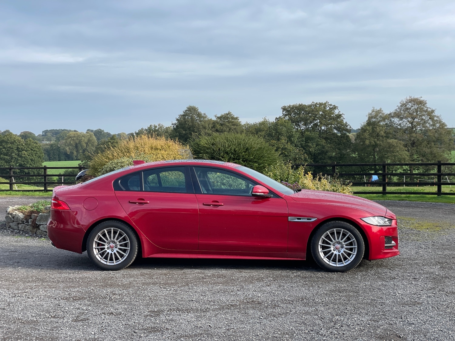 Used Jaguar XE 2016 for sale - 76141146: Photo 2
