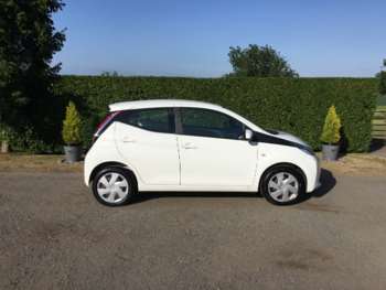 2015 (15) - 1.0 VVT-i X-Play 5dr