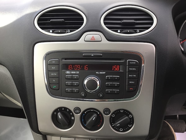 Used Ford Focus 2010 for sale - 75673412: Photo 14