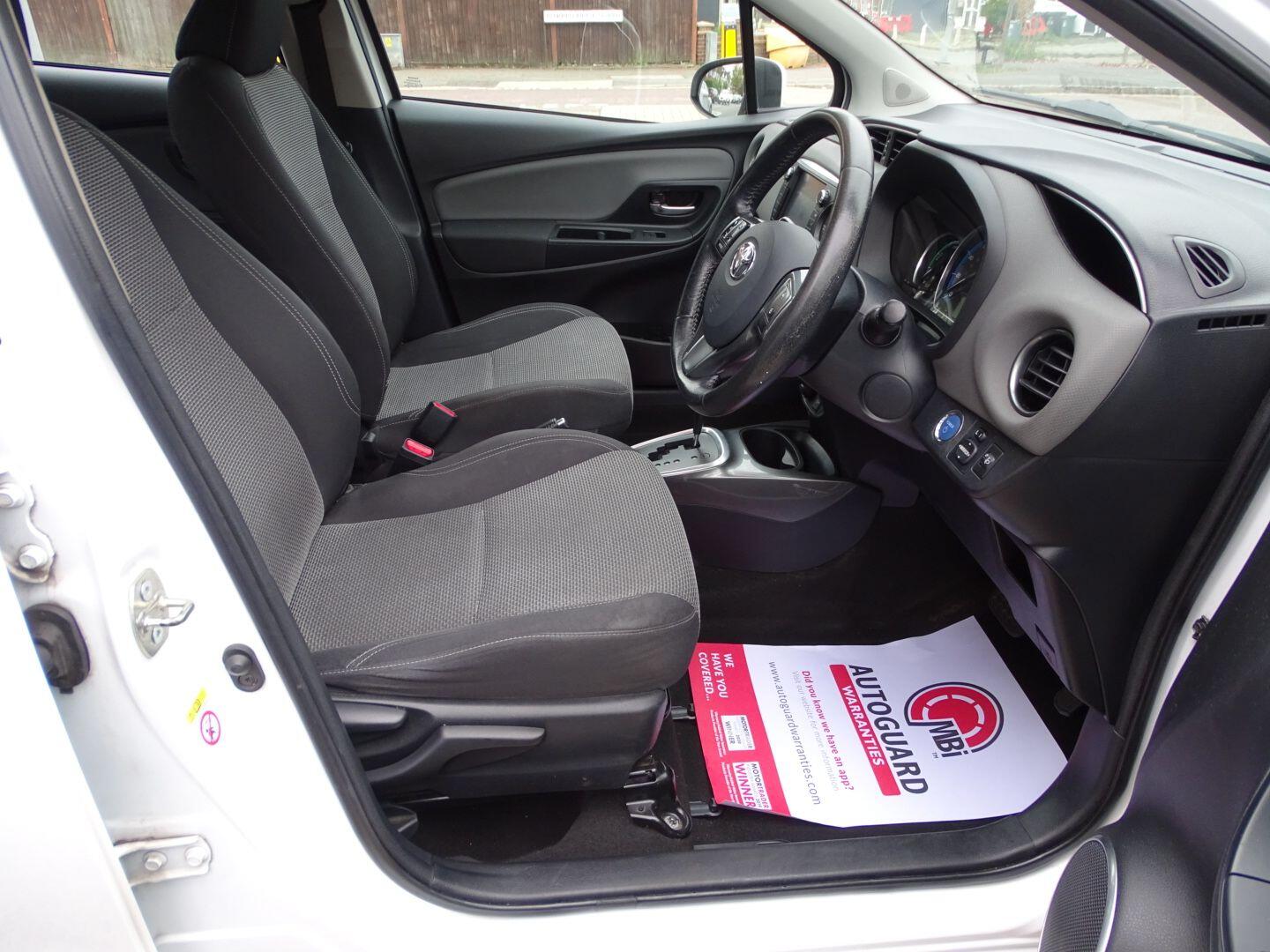 Used Toyota Yaris 2015 for sale - 76247942: Photo 14