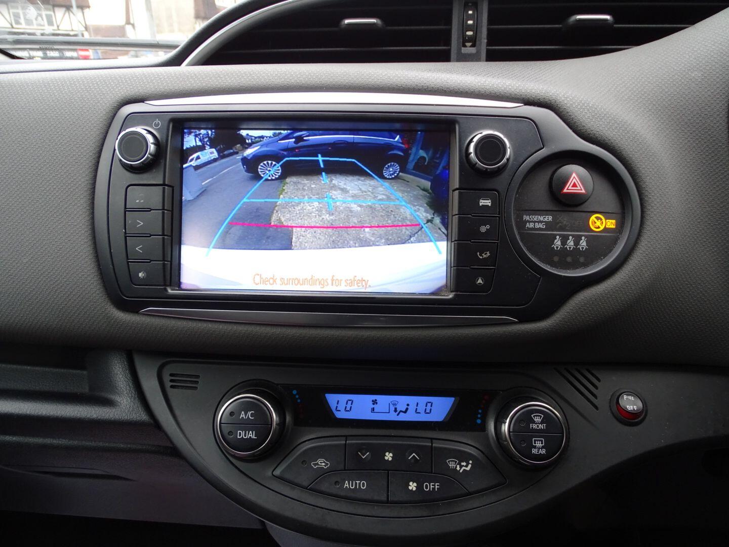 Used Toyota Yaris 2015 for sale - 76247942: Photo 19