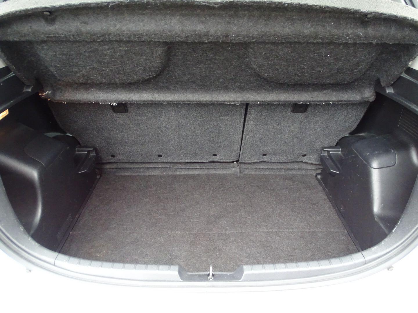 Used Toyota Yaris 2015 for sale - 76247942: Photo 21