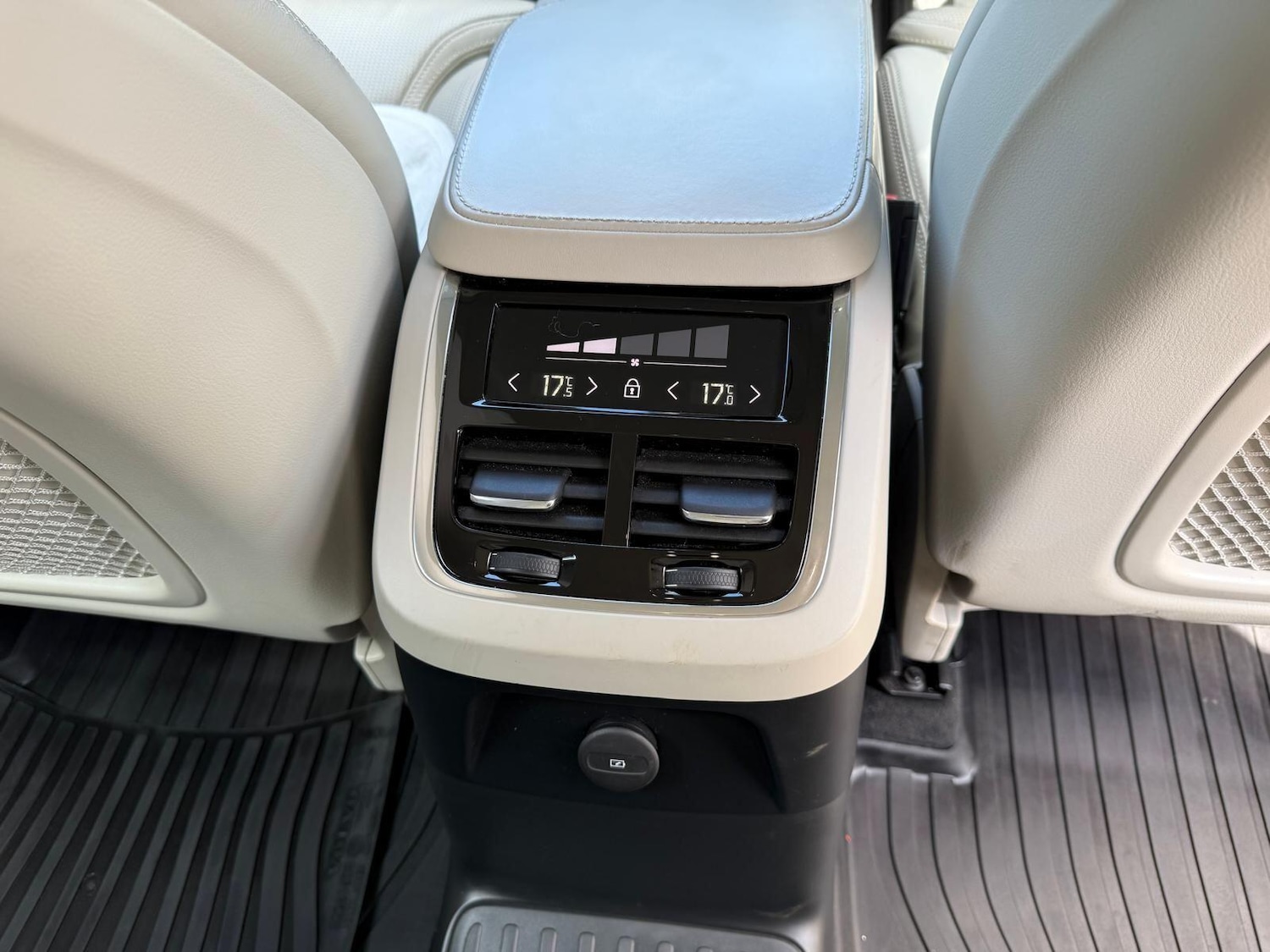 Used Volvo XC90 2021 for sale - 76360863: Photo 24