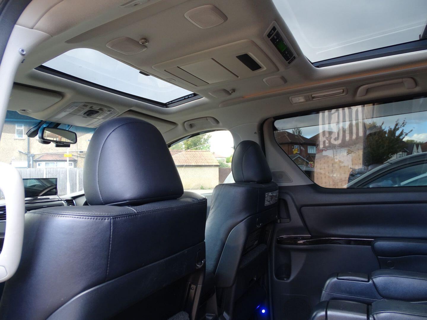 Used Toyota Alphard 2023 for sale - 75857198: Photo 31