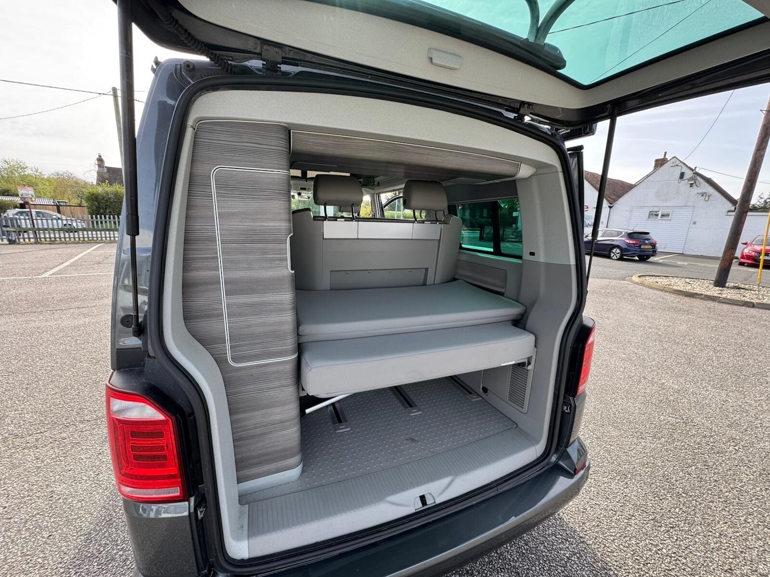 Used Volkswagen California 2016 for sale - 78211828: Photo 2