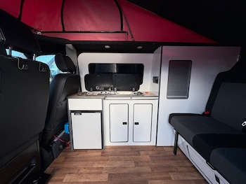 Used Volkswagen Transporter 2018 for sale - 77802312: Photo