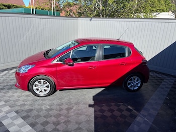 Used Peugeot 208 2015 for sale - 78457924: Photo