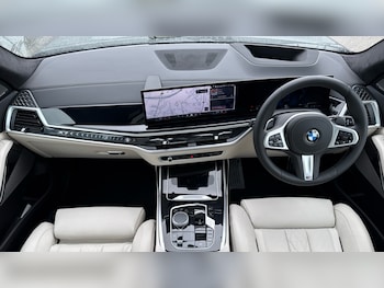 Used BMW X7 2025 for sale - 76102799: Photo
