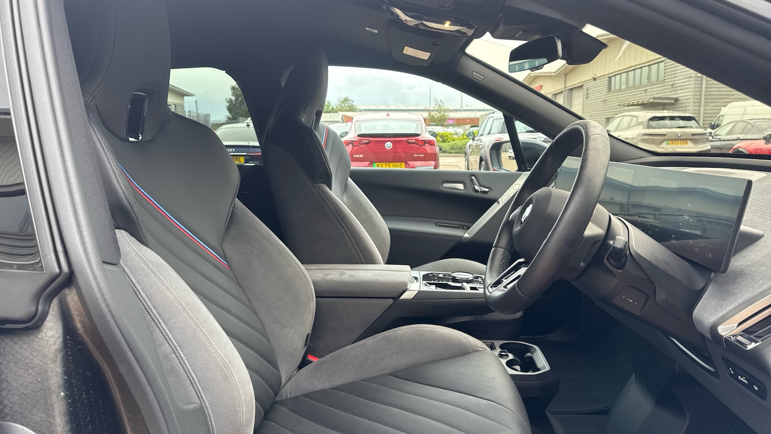 Used BMW iX 2025 for sale - 76026963: Photo 11