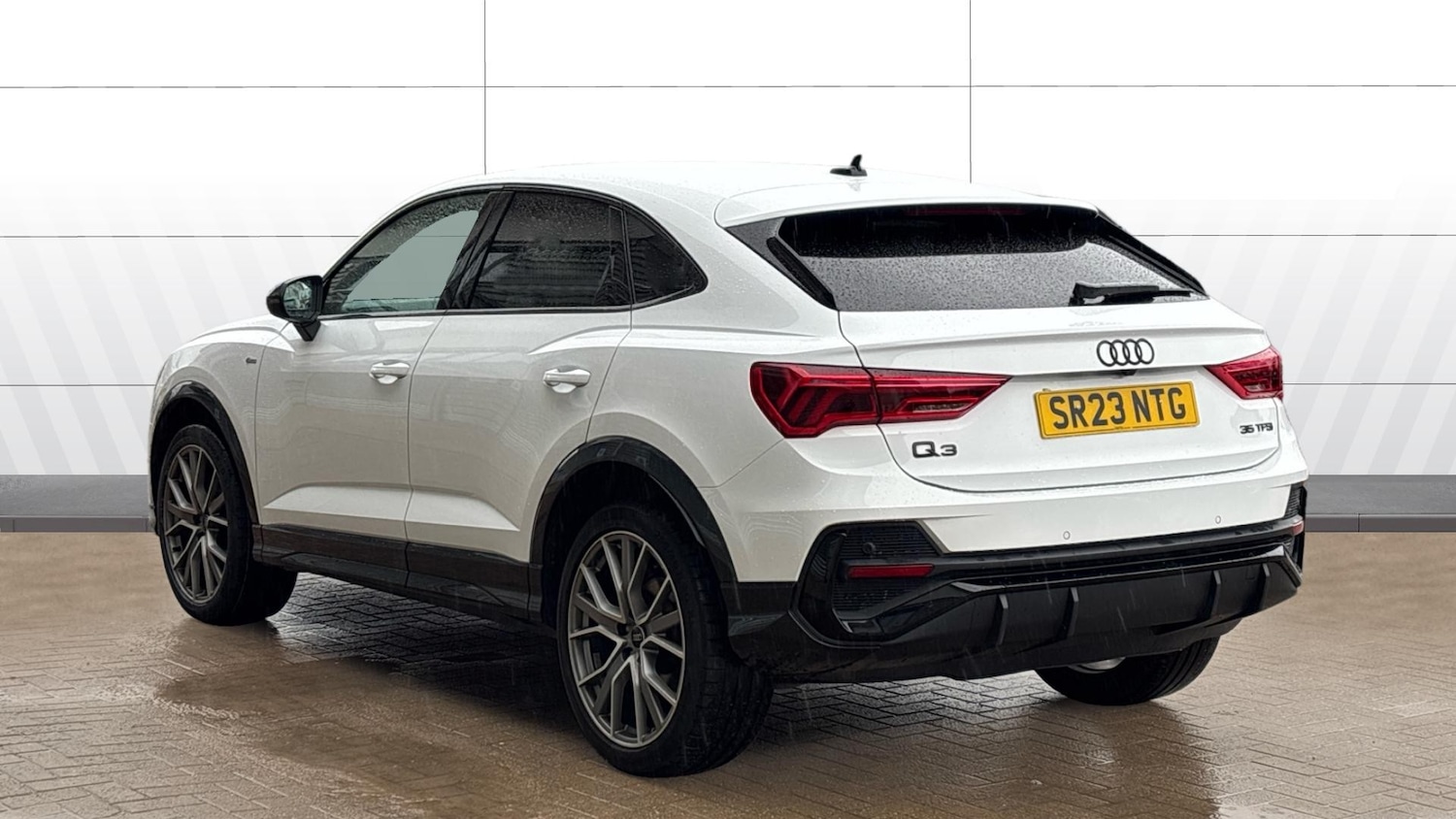 Used Audi Q3 2023 for sale - 76588235: Photo 2