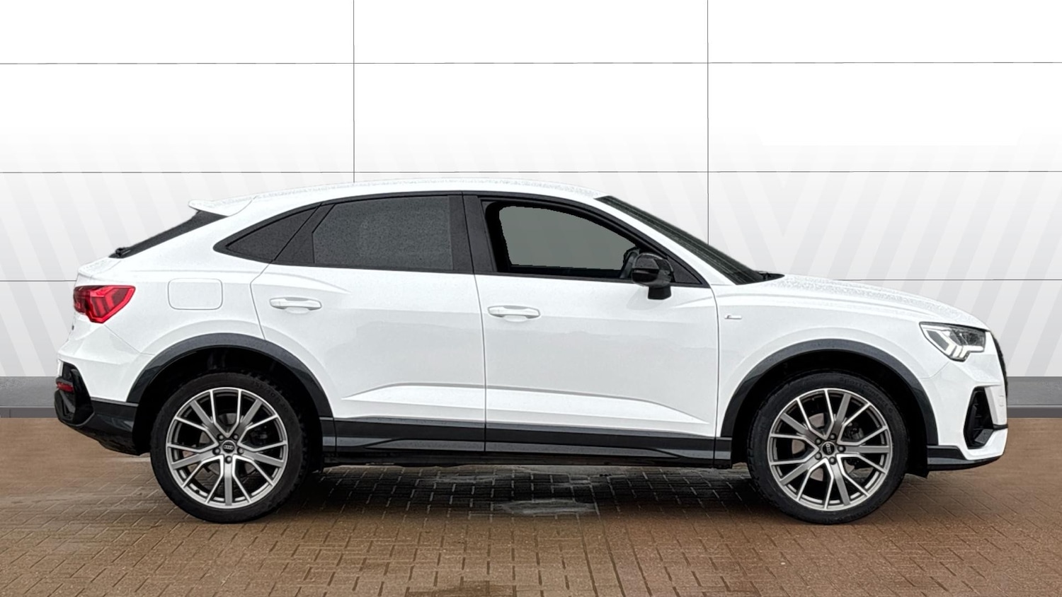 Used Audi Q3 2023 for sale - 76588235: Photo 3