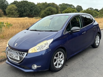 Used Peugeot 208 2013 for sale - 79571837: Photo