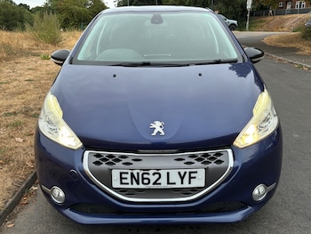 Used Peugeot 208 2013 for sale - 79571837: Photo