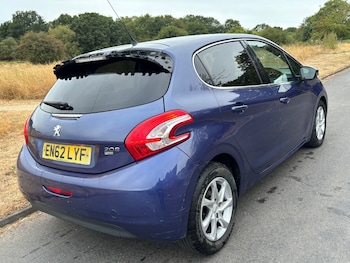 Used Peugeot 208 2013 for sale - 79571837: Photo