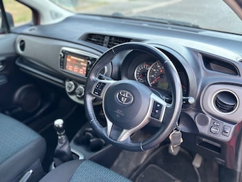 Used Toyota Yaris 2012 for sale - 75622539: Photo