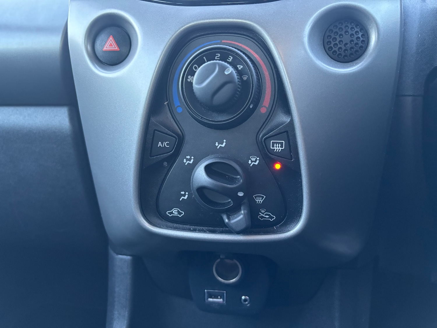 Used Peugeot 108 2015 for sale - 76853957: Photo 18