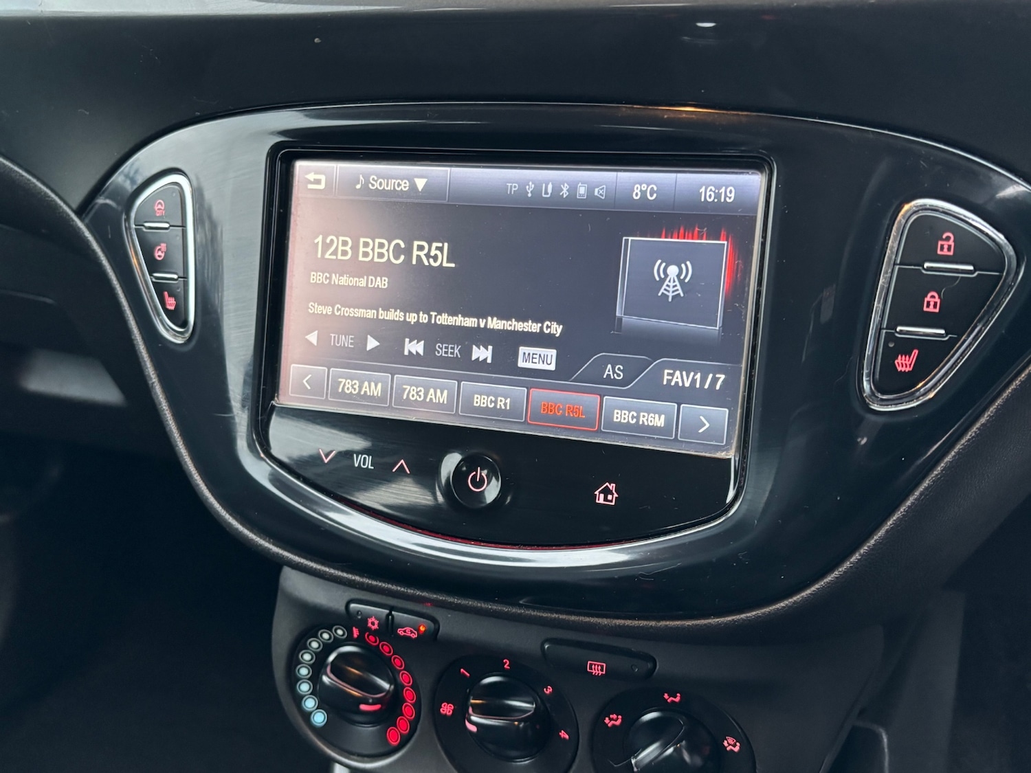 Used Vauxhall Corsa 2015 for sale - 77400207: Photo 3