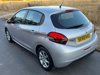 Used Peugeot 208 2015 for sale - 79542874: Photo