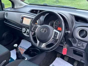 Used Toyota Yaris 2012 for sale - 74489007: Photo