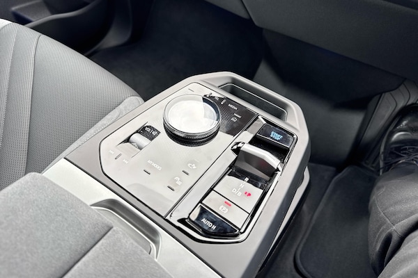 Used BMW iX 2025 for sale - 76228849: Photo 10