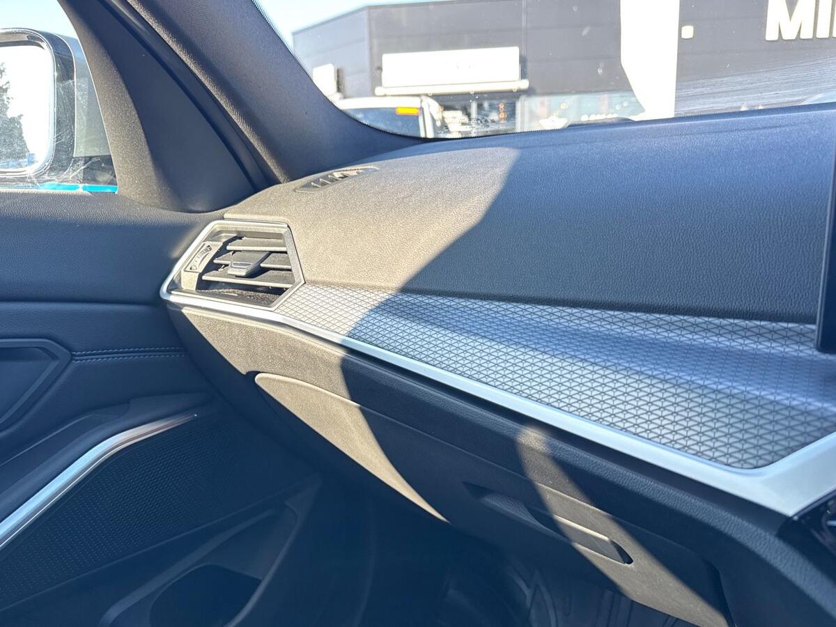 Used BMW 3 Series 2024 for sale - 77941472: Photo 24