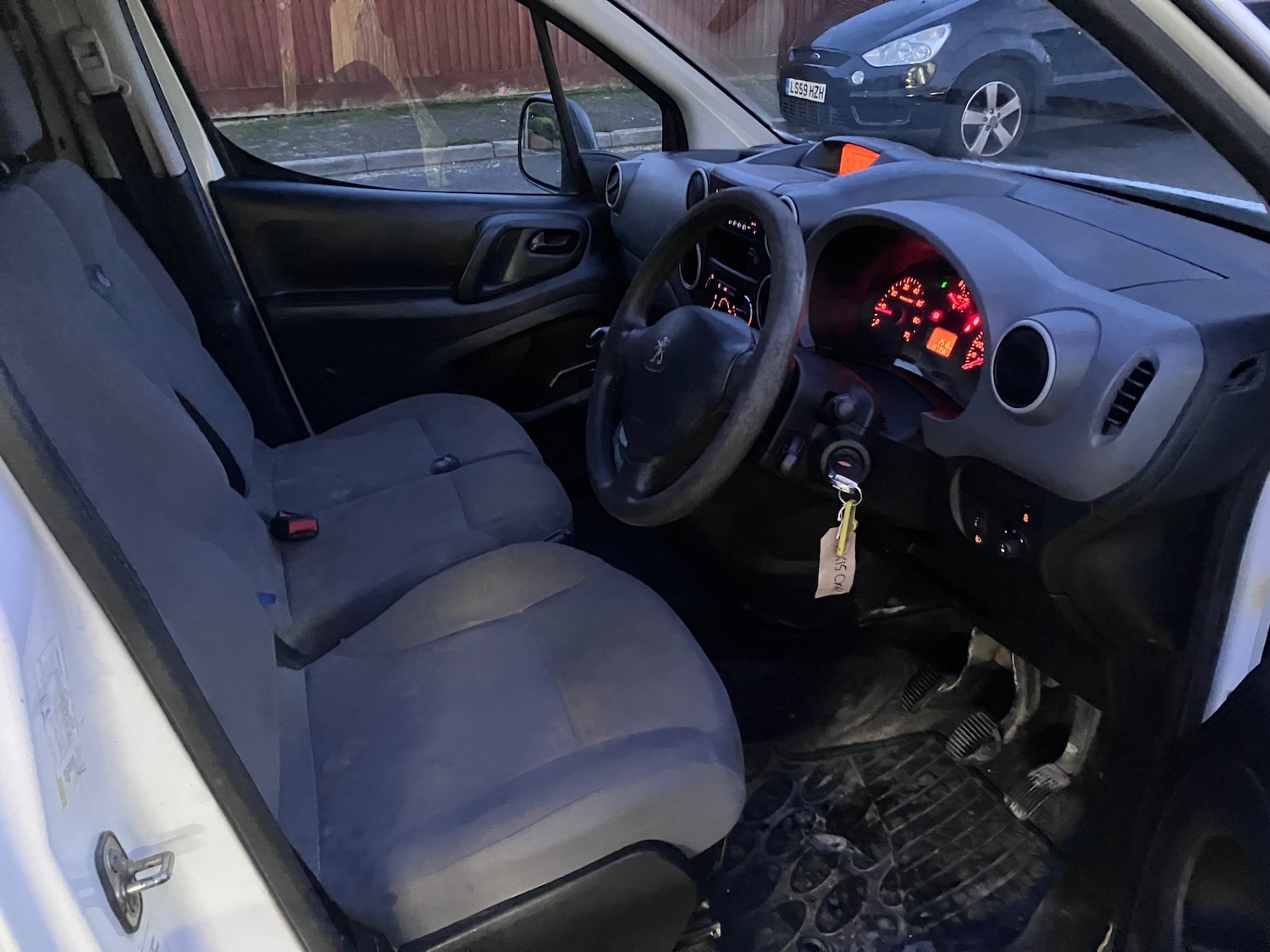 Used Peugeot Partner 2015 for sale - 76960456: Photo 5