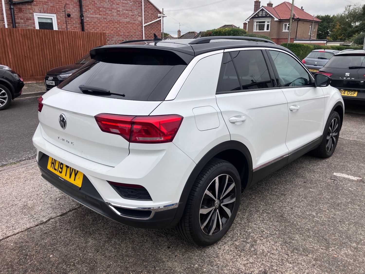 Used Volkswagen T-Roc 2019 for sale - 76256943: Photo 2