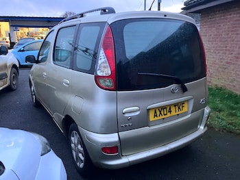 Used Toyota Yaris Verso 2004 for sale - 77189500: Photo