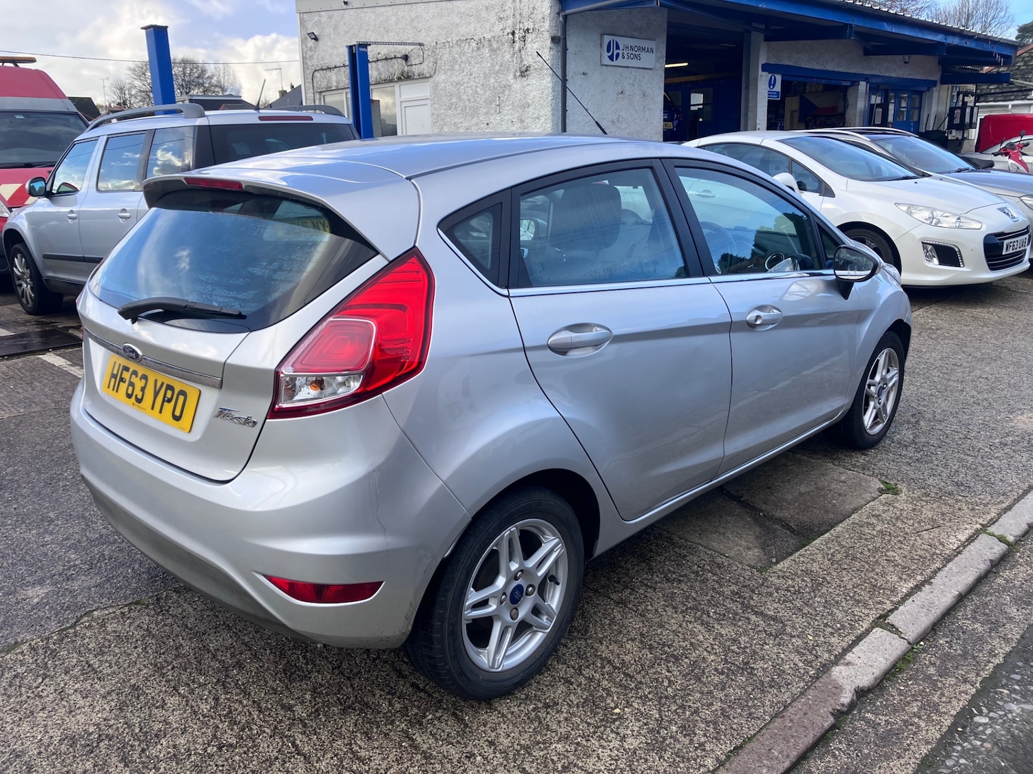 Used Ford Fiesta 2013 for sale - 76536342: Photo 2